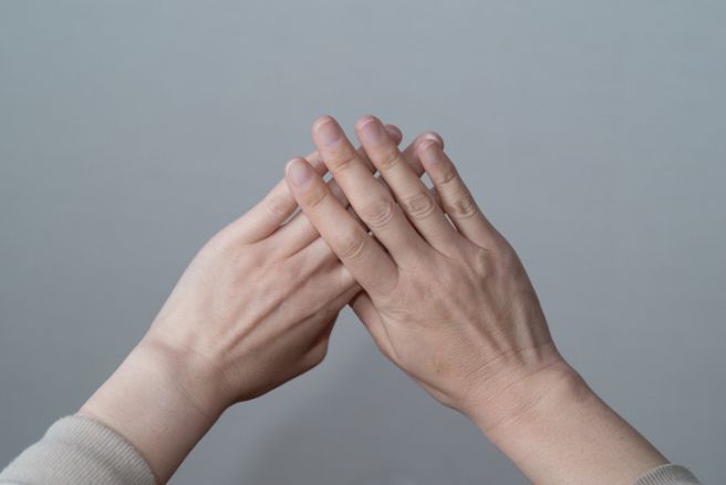 손등에 힘줄이 튀어나오는 이유