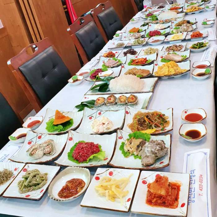 전남 강진 가우도 식당 남도 백반 한정식 홍어 삼합 간장게장 육회 탕탕이 제철 생선 회 한상 택시맛객 맛집 추천