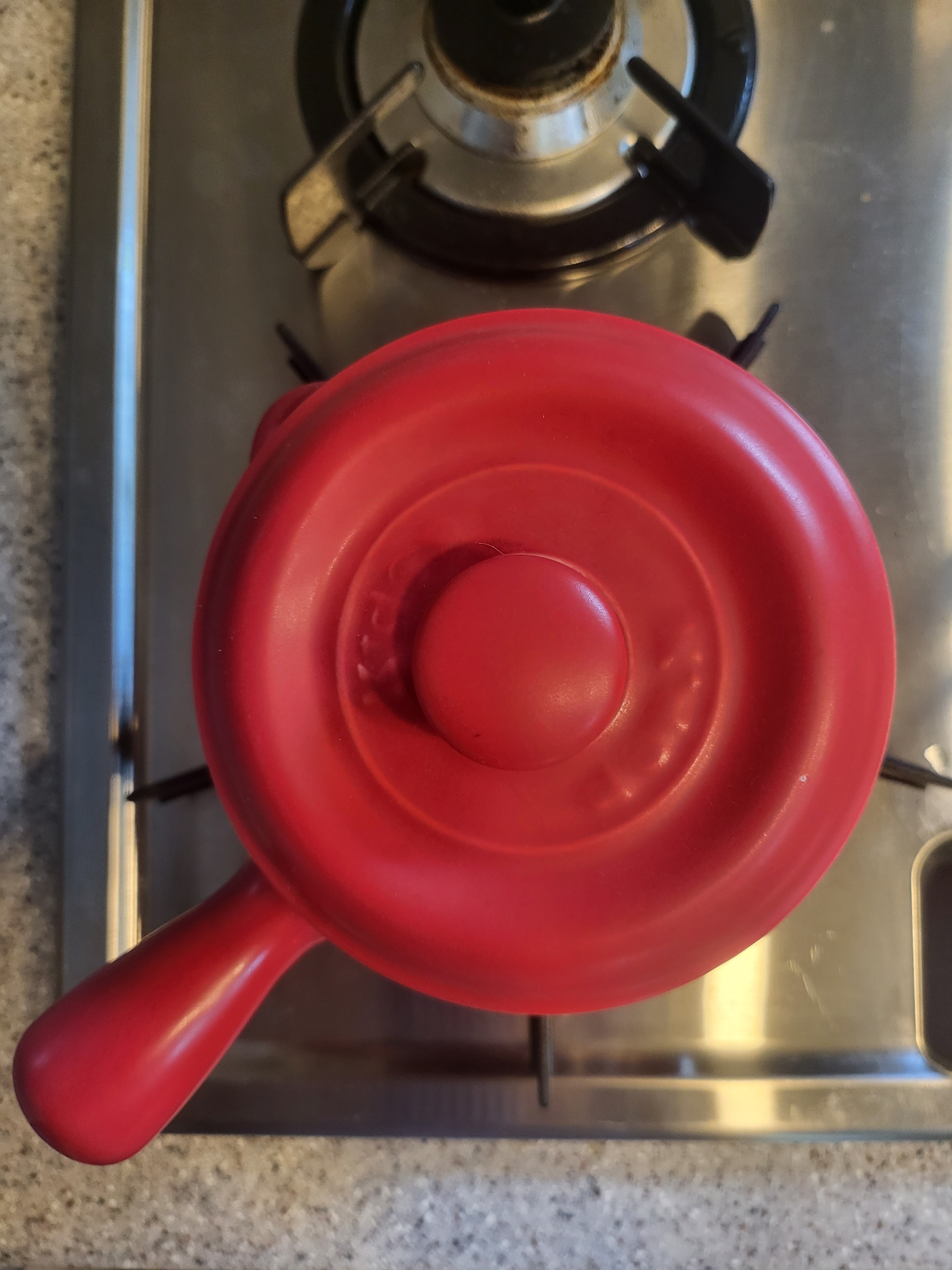 물&amp;#44; 파마산 치즈&amp;#44; 후추 넣고 10분간 끓이기