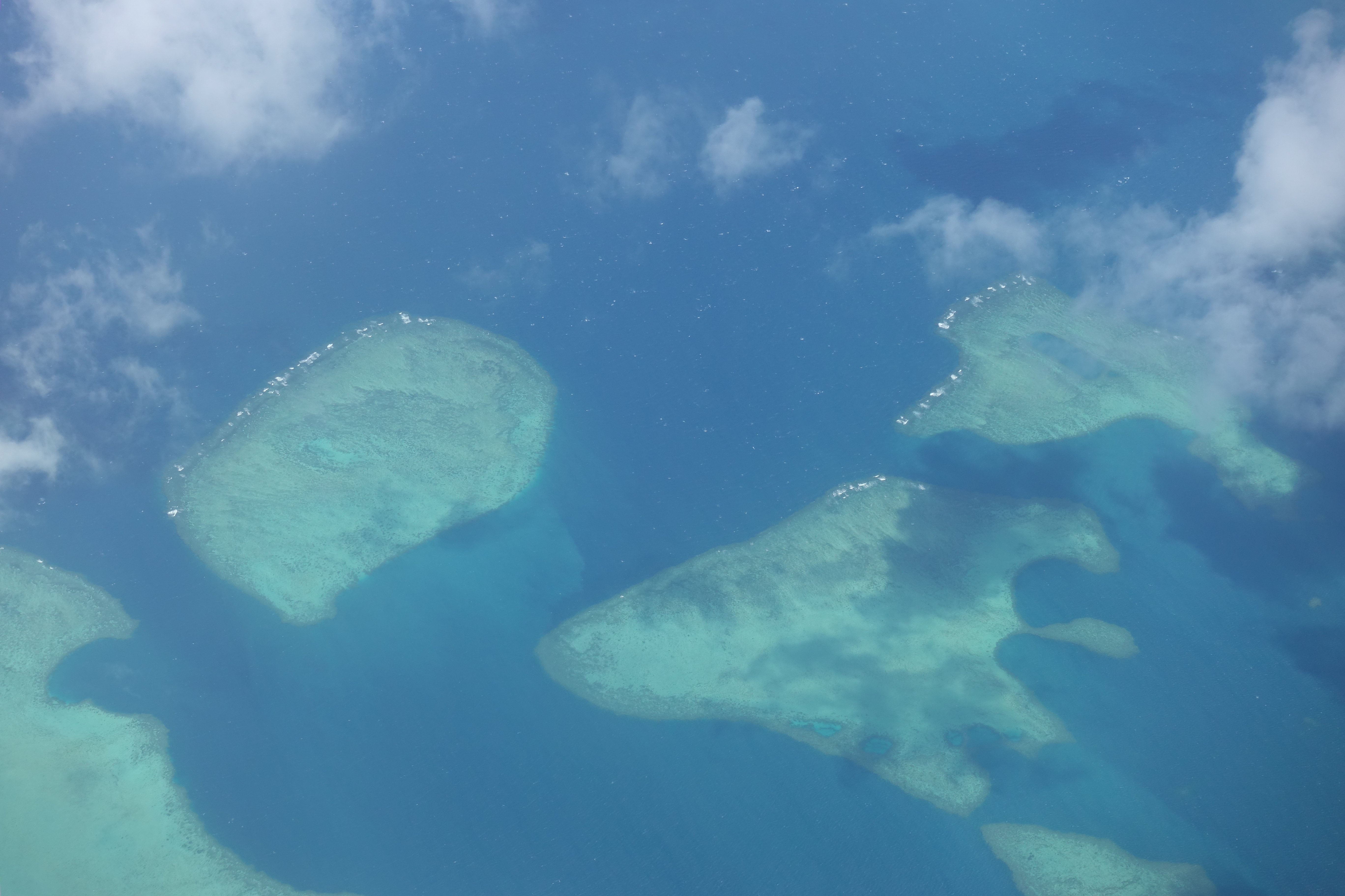 경비행기에서 내려다본 바다