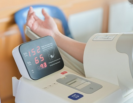 혈압 낮추는 법 음식 바나나 커피 오메가3 과일 걷기 운동 지압 총정리