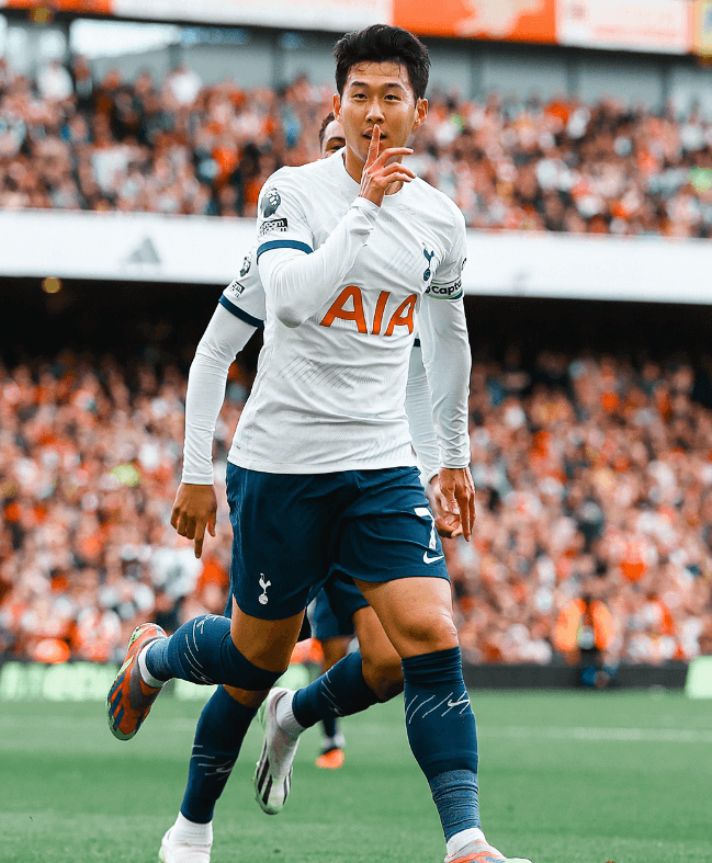 손흥민 아스날 토트넘 경기 중 동료와 기뻐하는 장면