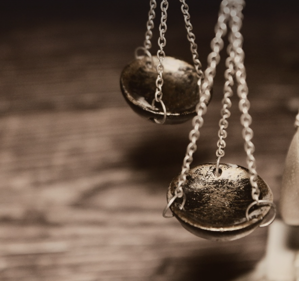 지혜를 상징하는 저울 사진