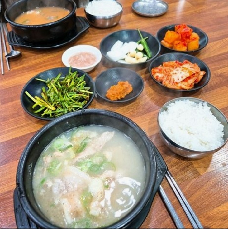 부산-돼지국밥-고수-마산식당