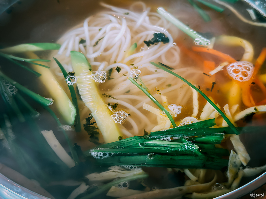 장비빔국수와 굴국밥 보쌈