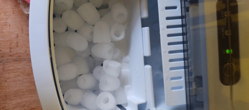 크고 두꺼워진 얼음