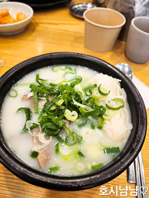 한촌설렁탕 뽀얀 국물과 넉넉한 고기