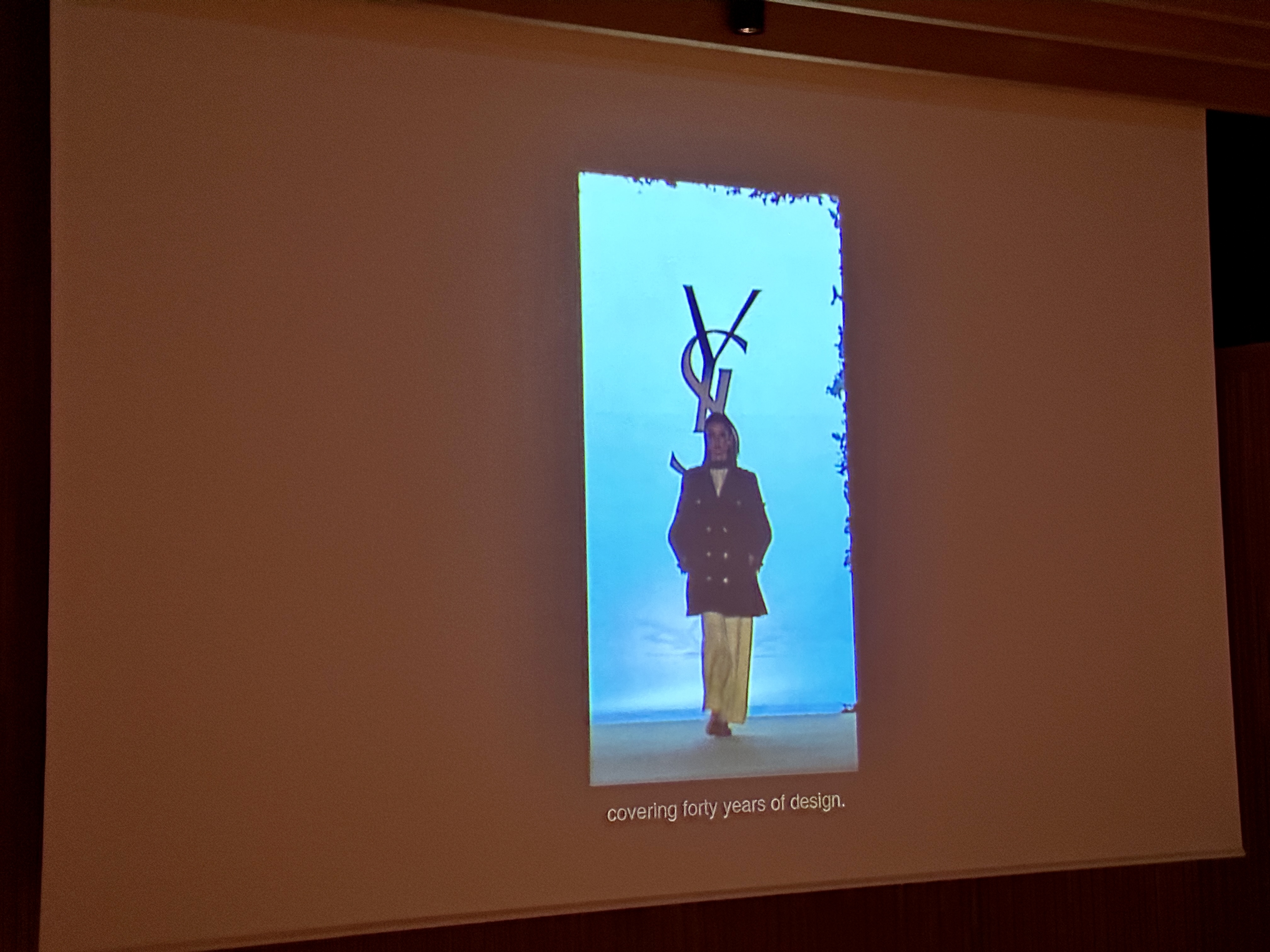 디자이너 이브생로랑