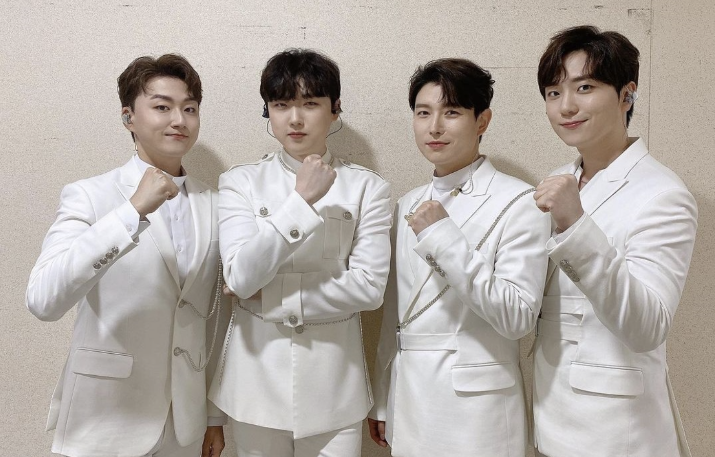 포레스텔라 단체사진