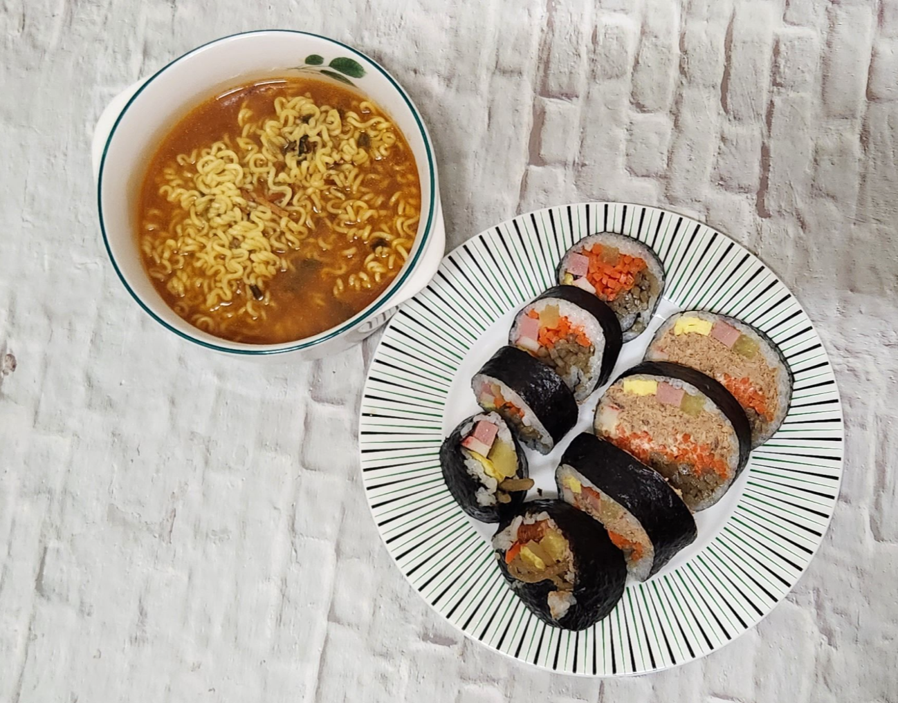 라면이공김밥참치폭탄김밥