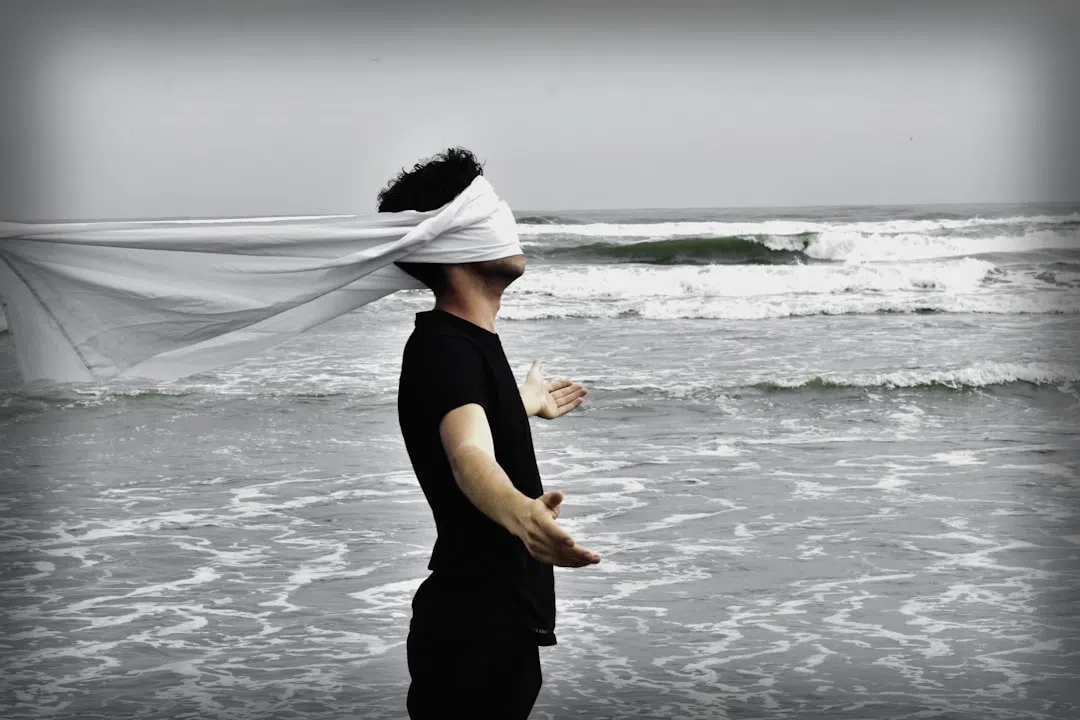 통증-서있는 사람 이미지