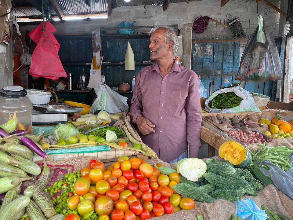 스리랑카 시골마을에서 장보기