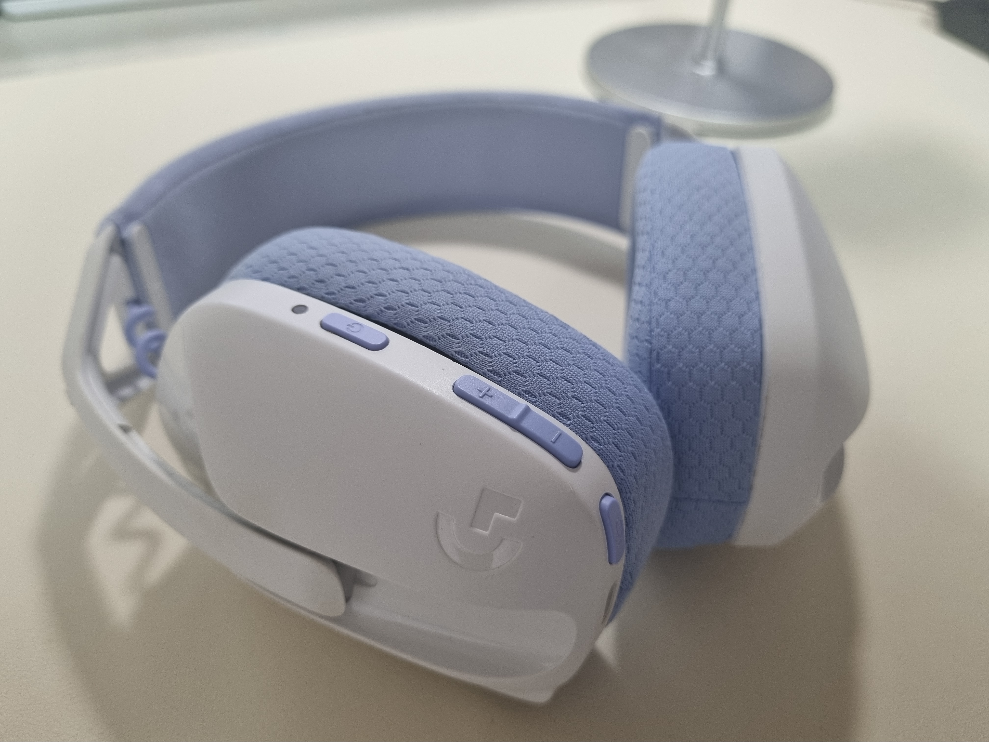 로지텍 G435 오른쪽 옆모습