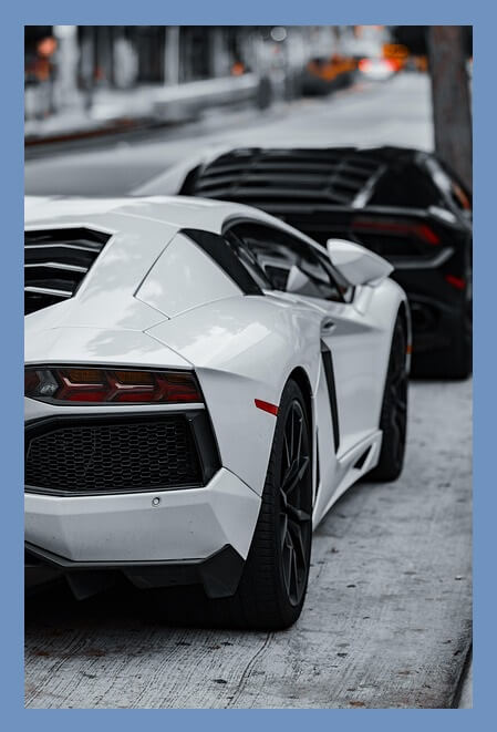 길가에-서있는-자동차