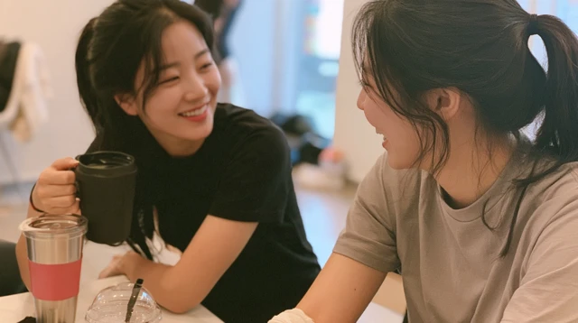 수업을 마치고 스트레칭하는 모임