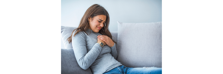 가슴이-아픈-여자