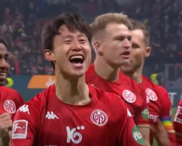 분데스리가-3호골을-기록하며-좋아하는-이재성