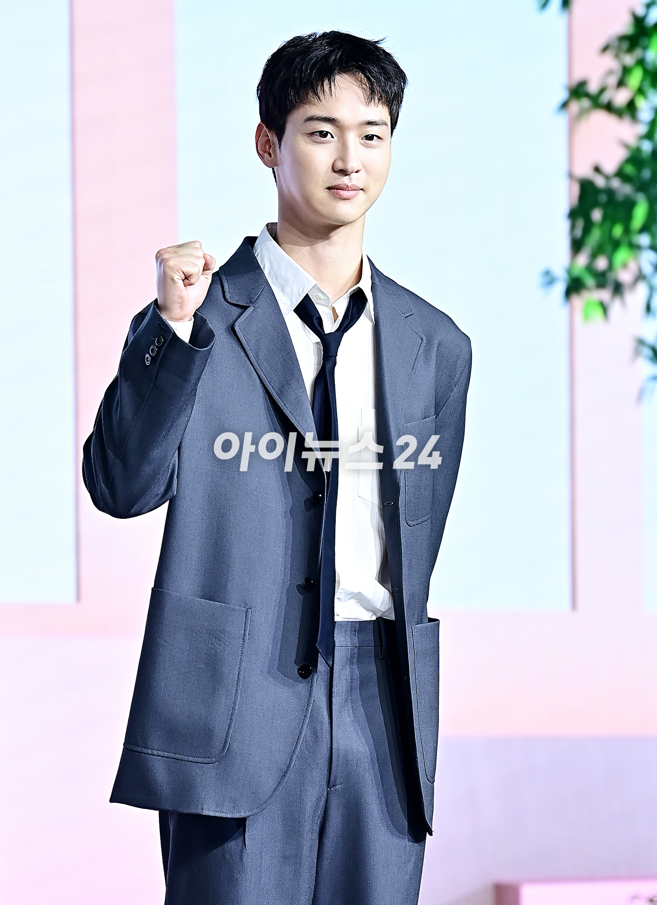 배우 장동윤이 1일 오전 서울 종로구 JW 메리어트호텔 동대문 스퀘어에서 열린 넷플릭스 &#39;정신병동에도 아침이 와요&#39; 제작발표회에서 포토타임을 갖고 있다. [사진=곽영래 기자]