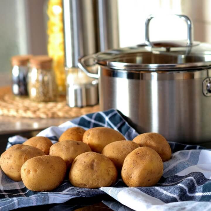 감자와-냄비-사진