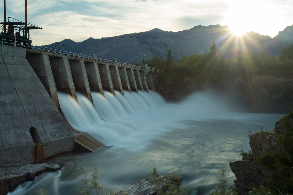 수질오염총량제는 하천의 목표수질을 설정하고, 이 목표를 달성할 수 있는 오염부하량, 즉 허용총량을 산정하여, 해당 하천으로 유입되는 오염물질의 총량을 허용총량 이내로 관리하는 제도입니다.