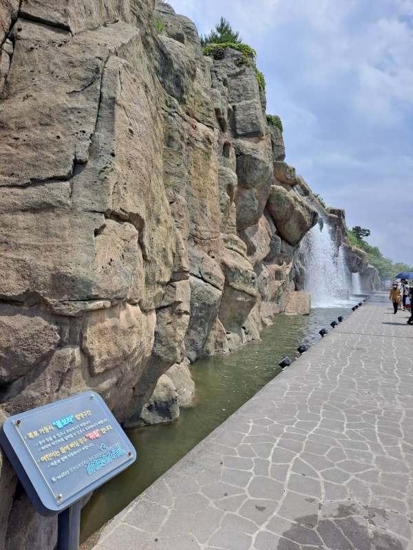 저 앞에 아라폭포