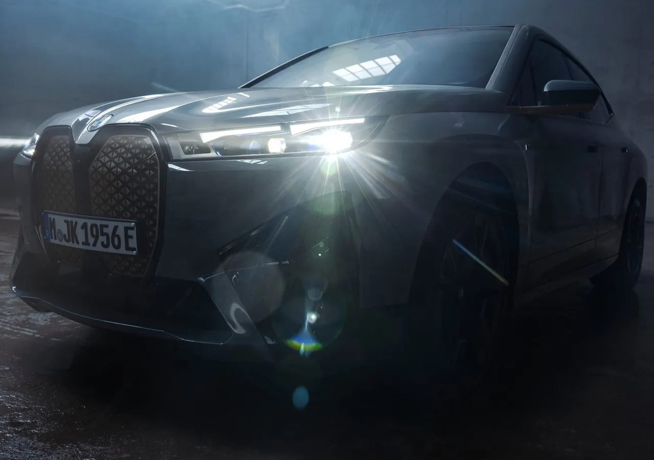 BMW IX M60 차량 이미지