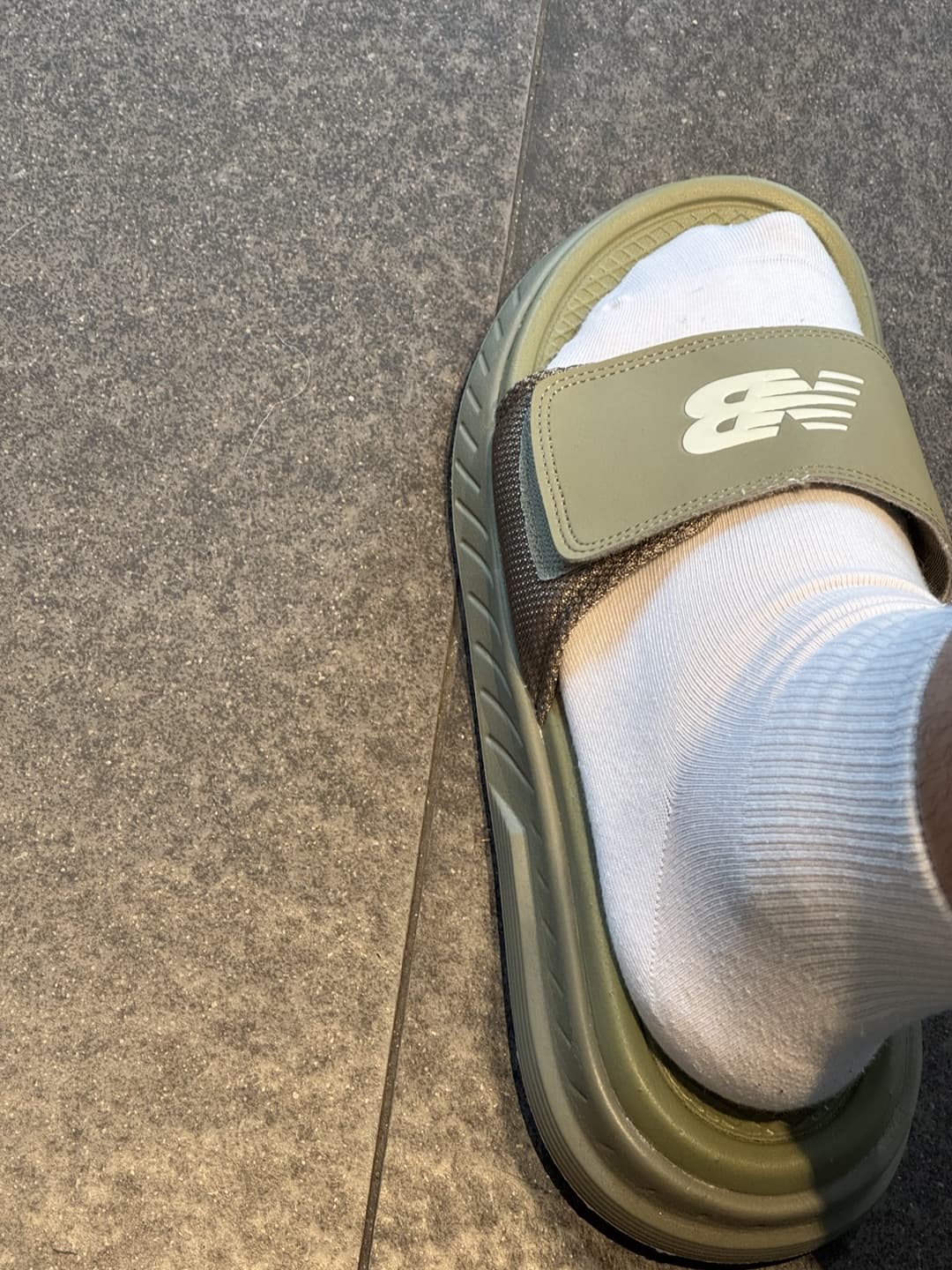 뉴발란스-쿠셔닝-슬라이드-SD1501KA3-실측-우측측면