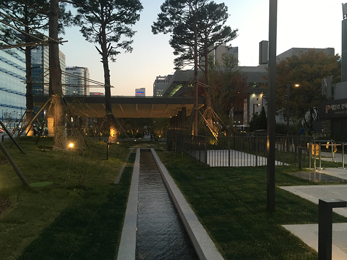 광화문-광장-수로1