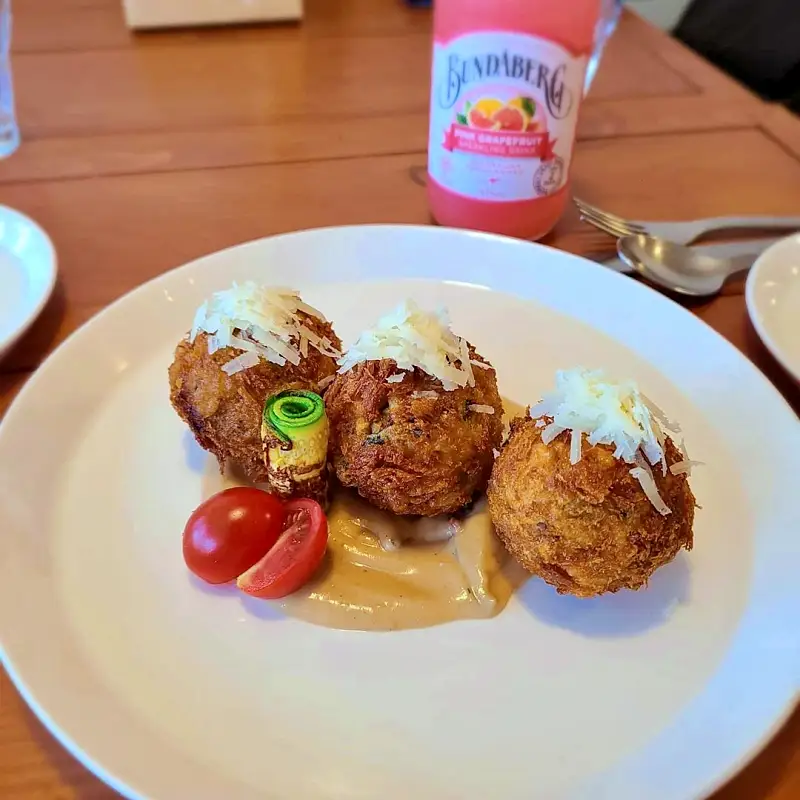 네모세모 퓨전 요리 비건 옵션 맛집 제철 식재료 애호박한우 라자냐, 취나물 아란치니, 양송이 크림 리조또 맛있는 곳