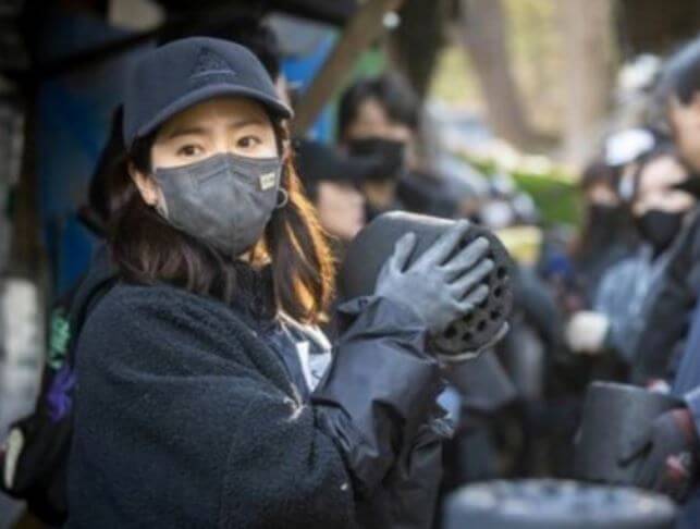 한지민 연탄봉사