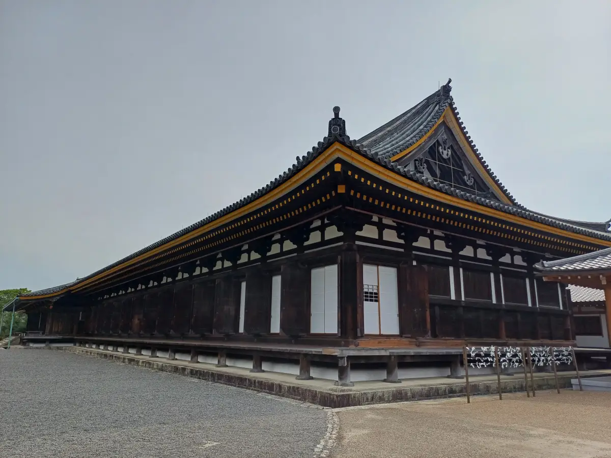 산주산겐도-본당측면모습