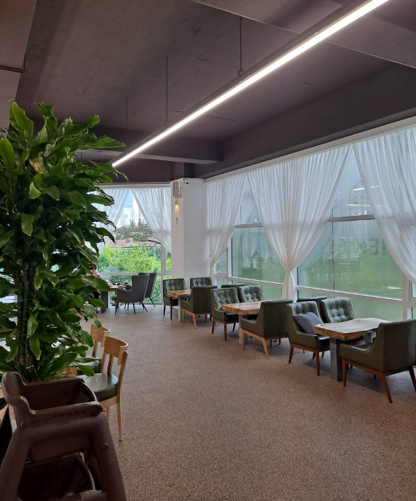 66 카페 테이블들