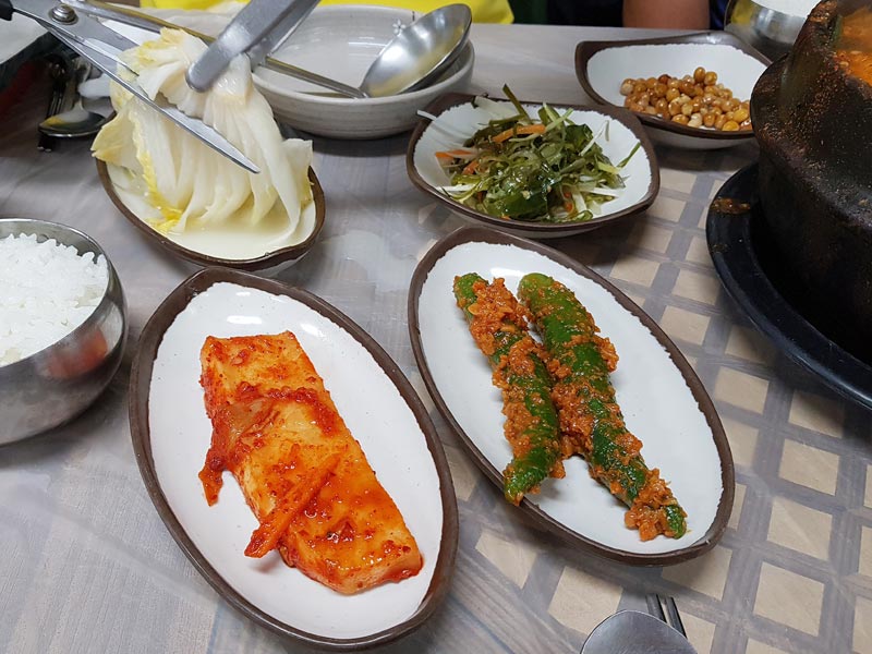 맛있는-김치-반찬들
