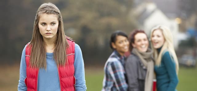 건조한 두피 vs. 지성 두피: 두피 타입별 맞춤형 영양 공급법