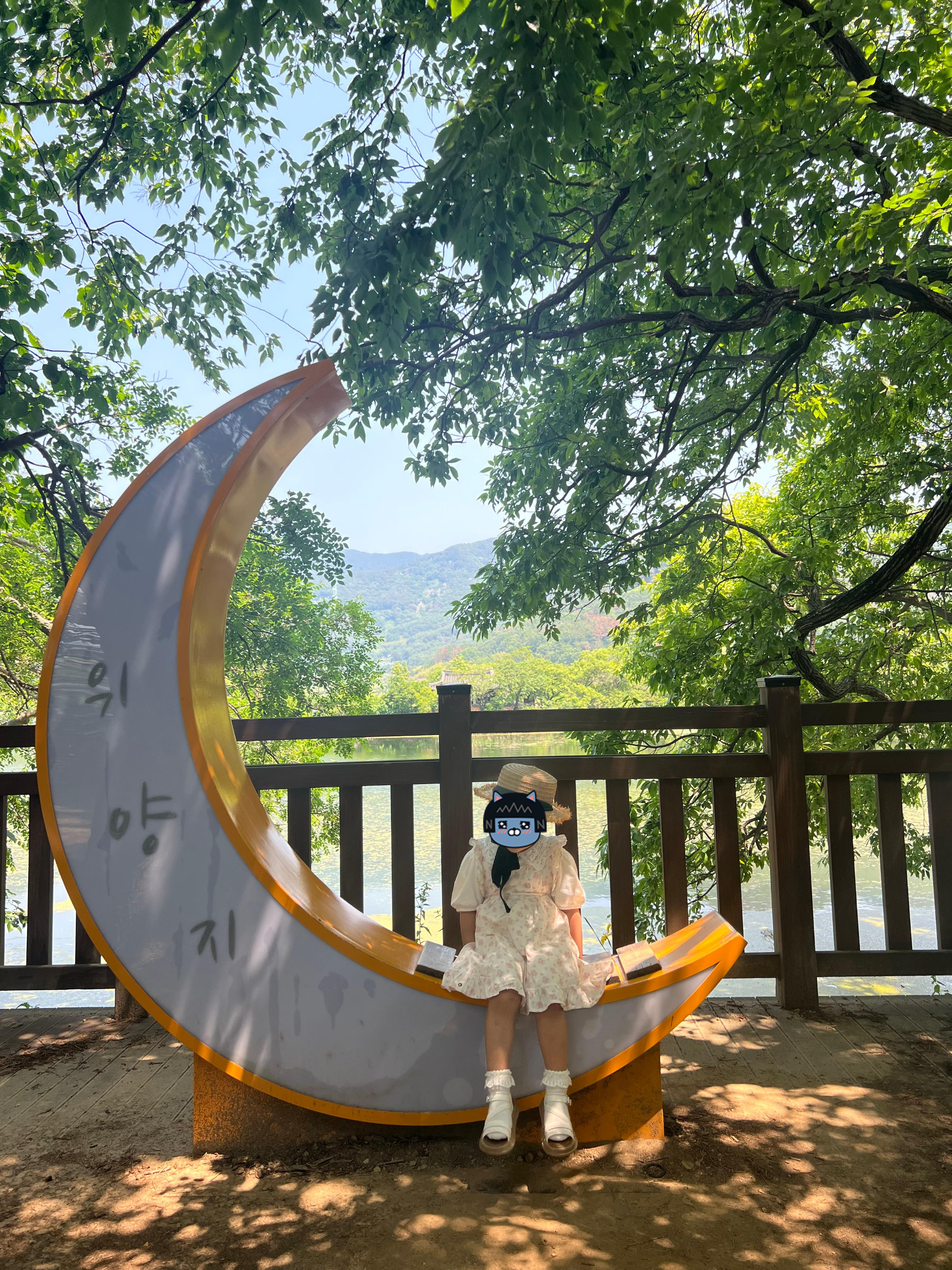 위양지 포토존, 위양지 달모야 포토존에서 사진찍는 아이