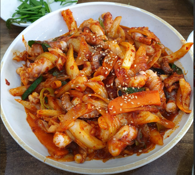 생생정보 토니안의 27년 단골 맛집 스타맛집 제육볶음 오징어볶음 낙지볶음 서울 서초구 전주청국장집