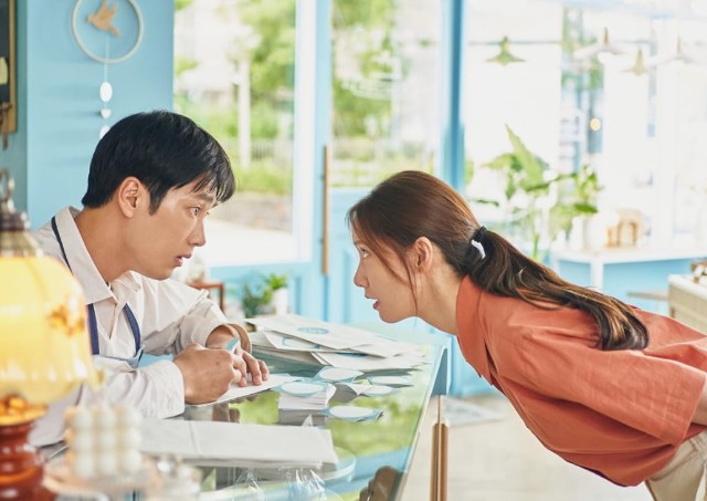 [코미디 영화 다시보기 추천] 악마가 이사왔다 OTT 넷플릭스 결말 해석