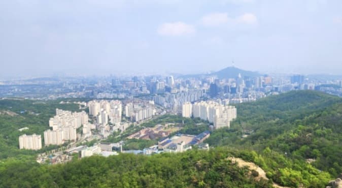 안산 정상에서 바라보는 서울 시내 전경