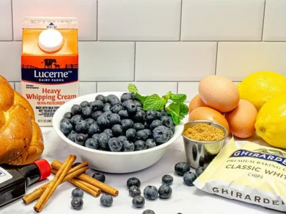 자연 해동하는 냉동 블루베리