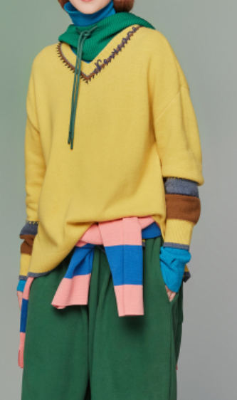 빅토리아 브이넥 자수 니트