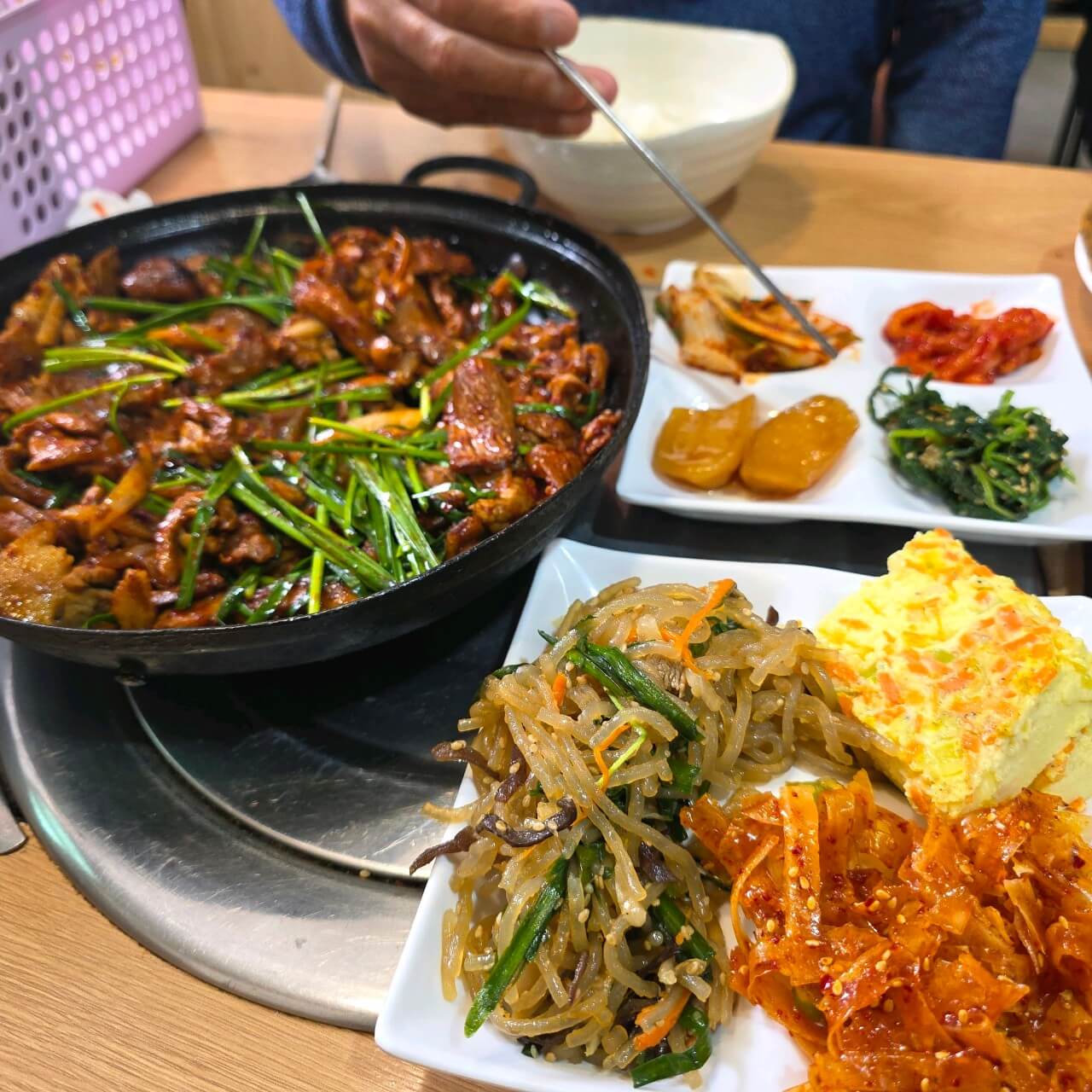 생방송투데이 돼지불백 만원의행복 갓성비밥상 식당 위치 예약방법