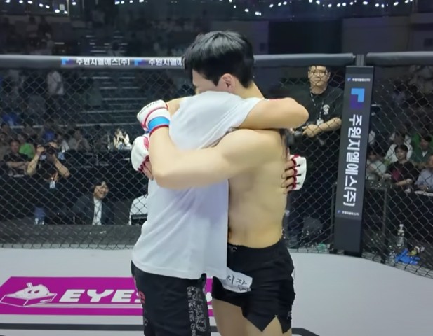 윤형빈vs밴쯔 출처: 유튜브 ROAD FIGHTING CHAMPIONSHIP 