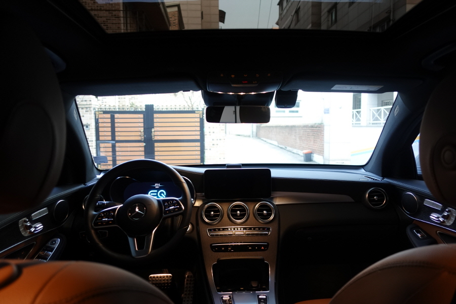 벤츠 GLC 300E 쿠페 실내디자인