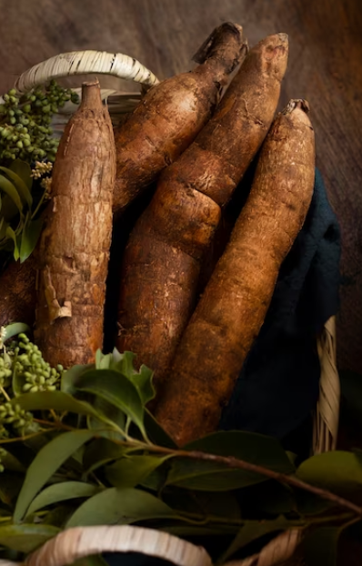 그릇에 담긴 우엉