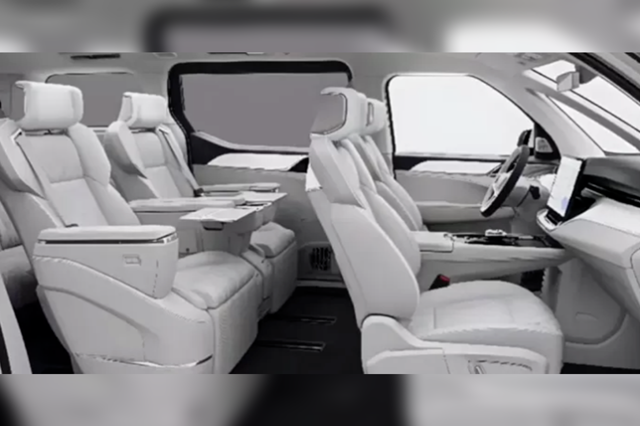 볼보 프리미엄 전기 미니밴 EM90 인테리어