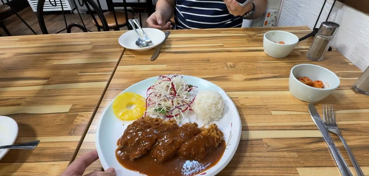 매운 페스츄리 돈까스 한 접시