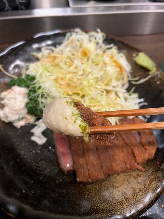 소스-찍은-규카츠