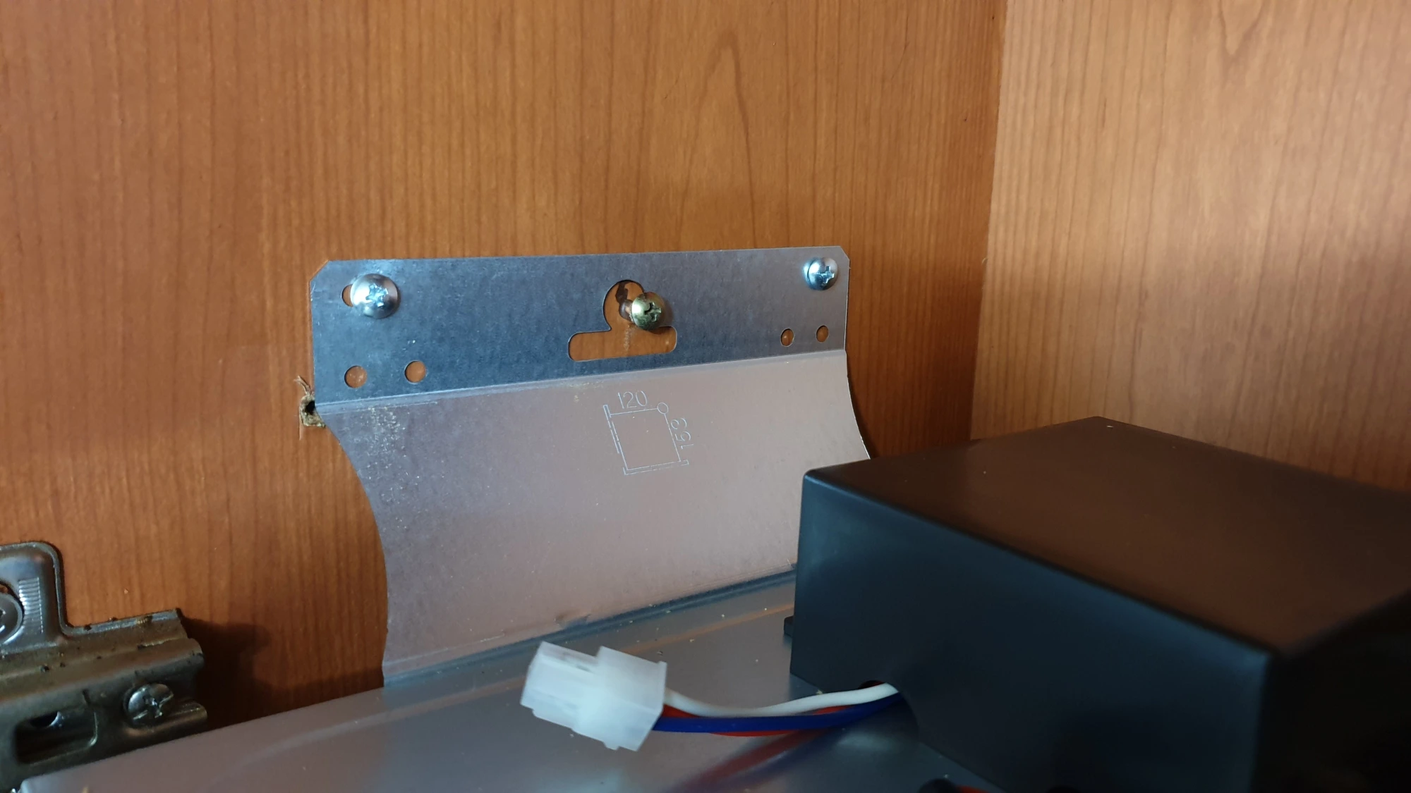 후드 환풍기 고정 모습