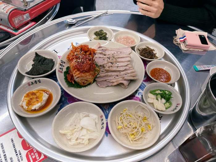 돈쭐내러왔습니다 쟁반카세 가브리 수육 전골 직화 낙지볶음 보쌈 먹방 서초 교대 맛집 이영자 백지훈 오범석 방송 소개