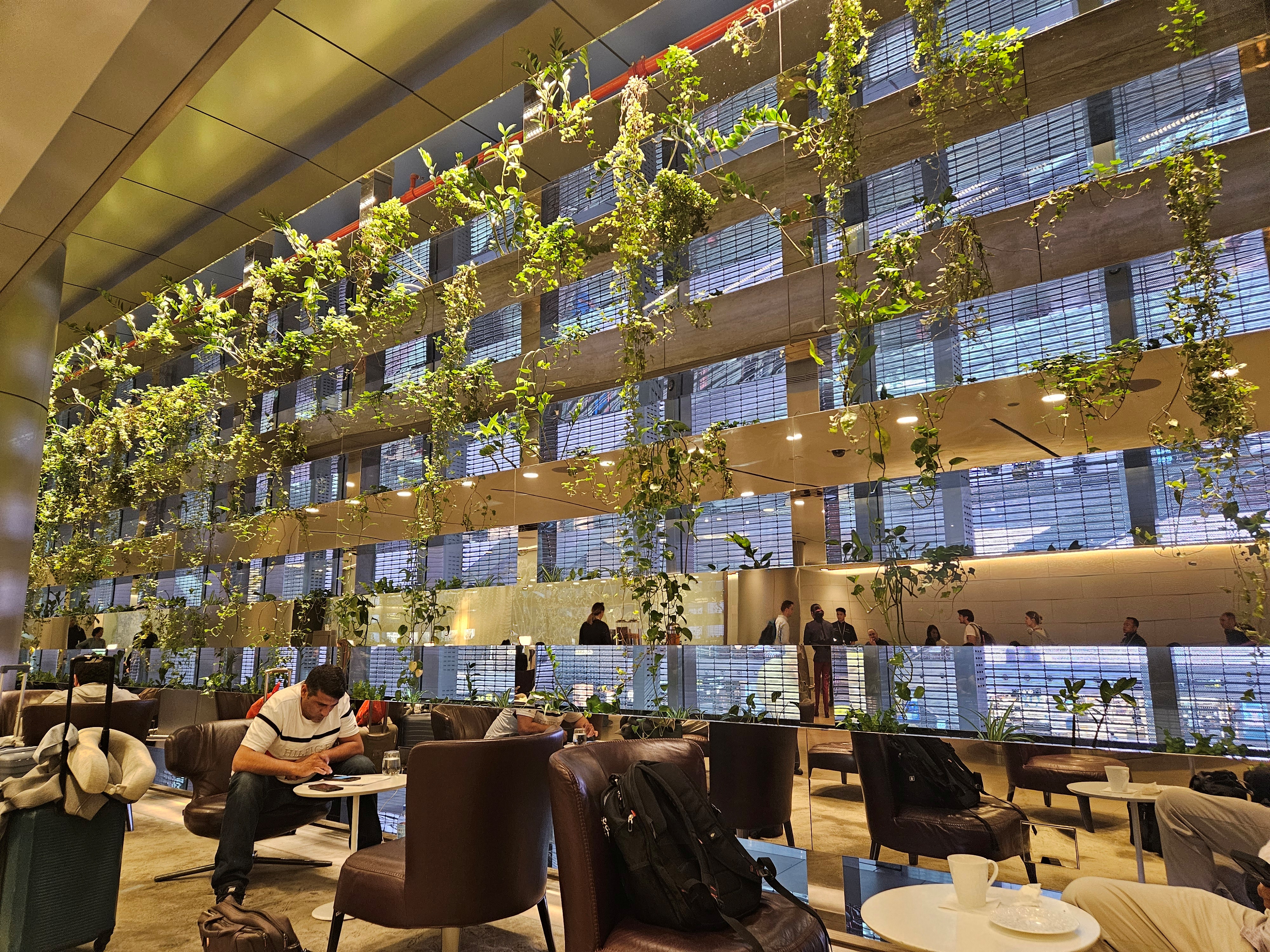 카타르-도하-하마드-국제공항-알마하-라운지-내부-실내-모습